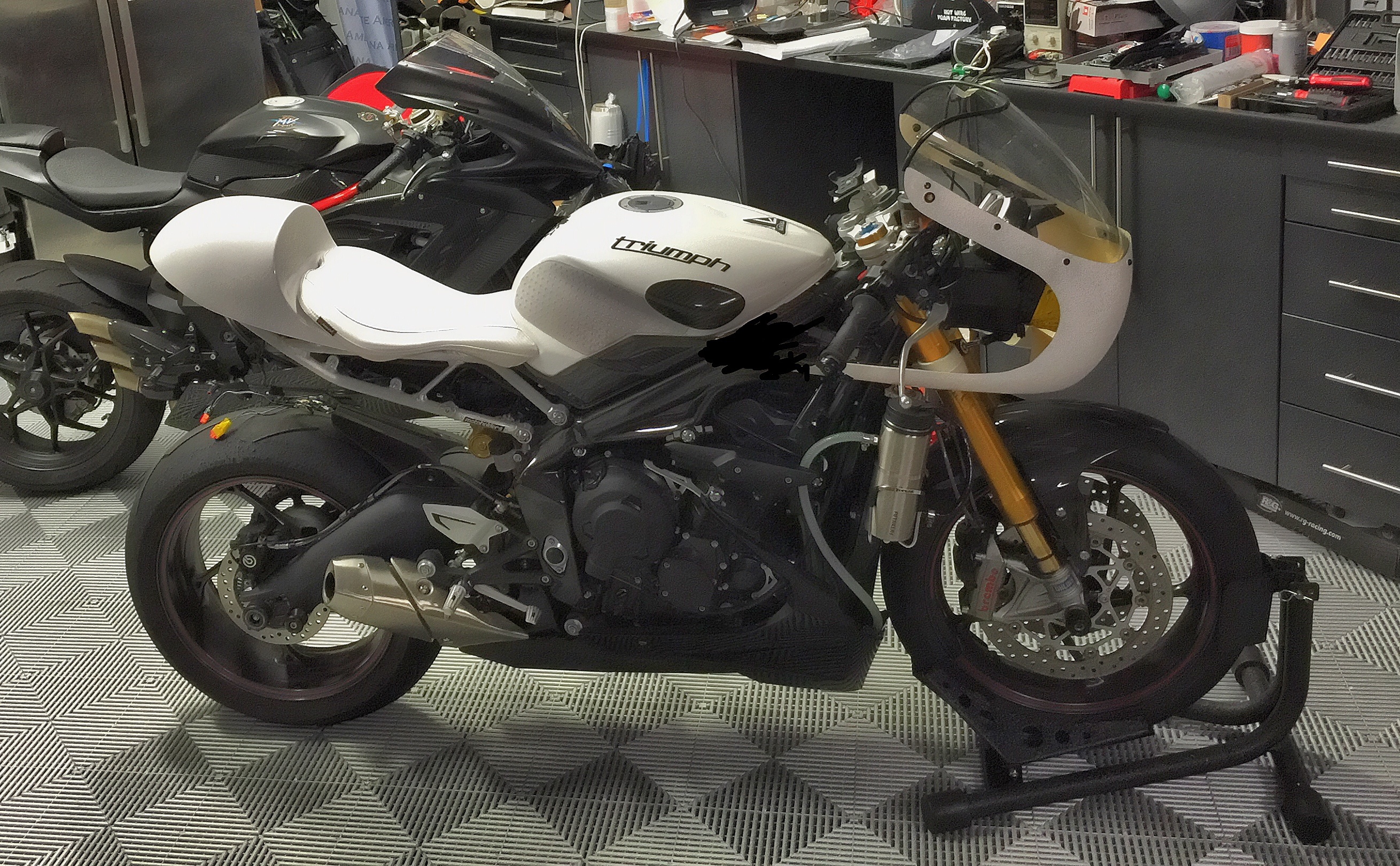 Triumph 675R Cafe Racer photo 10